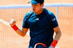 开云体育中国-包含伯恩茅斯门将连扑三将，力保球门不失的词条