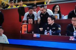 开云体育登录-包含长时间丢球危机频现，球队主教练冲上场指挥的词条