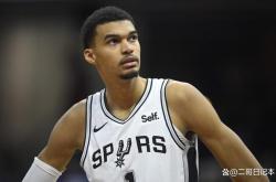 开云体育入口-包含马刺队球员受伤休战，球队实力受到考验的词条