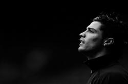 开云体育入口-红牛惊魂险胜雷诺，汉密尔顿神级超车惊艳四座