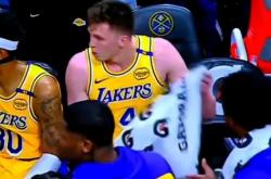 开云体育-包含湖人血洗马刺，贝弗利一己之力扛起全队的词条