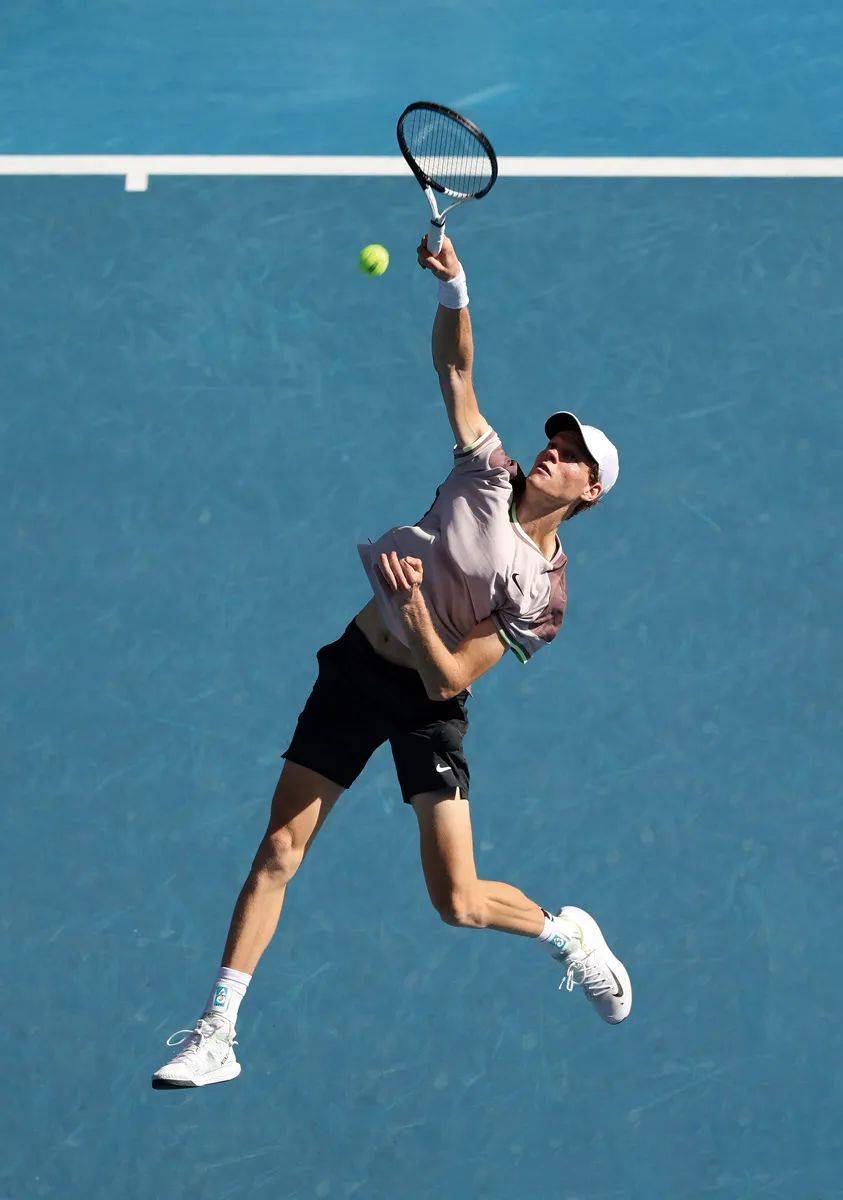 澳大利亚网球队完胜法国网球队，费德勒制霸全场的简单介绍