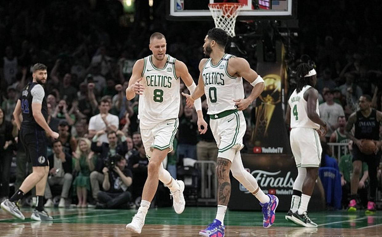 凯尔特人鏖战勇士，波尔津吉斯送出助攻