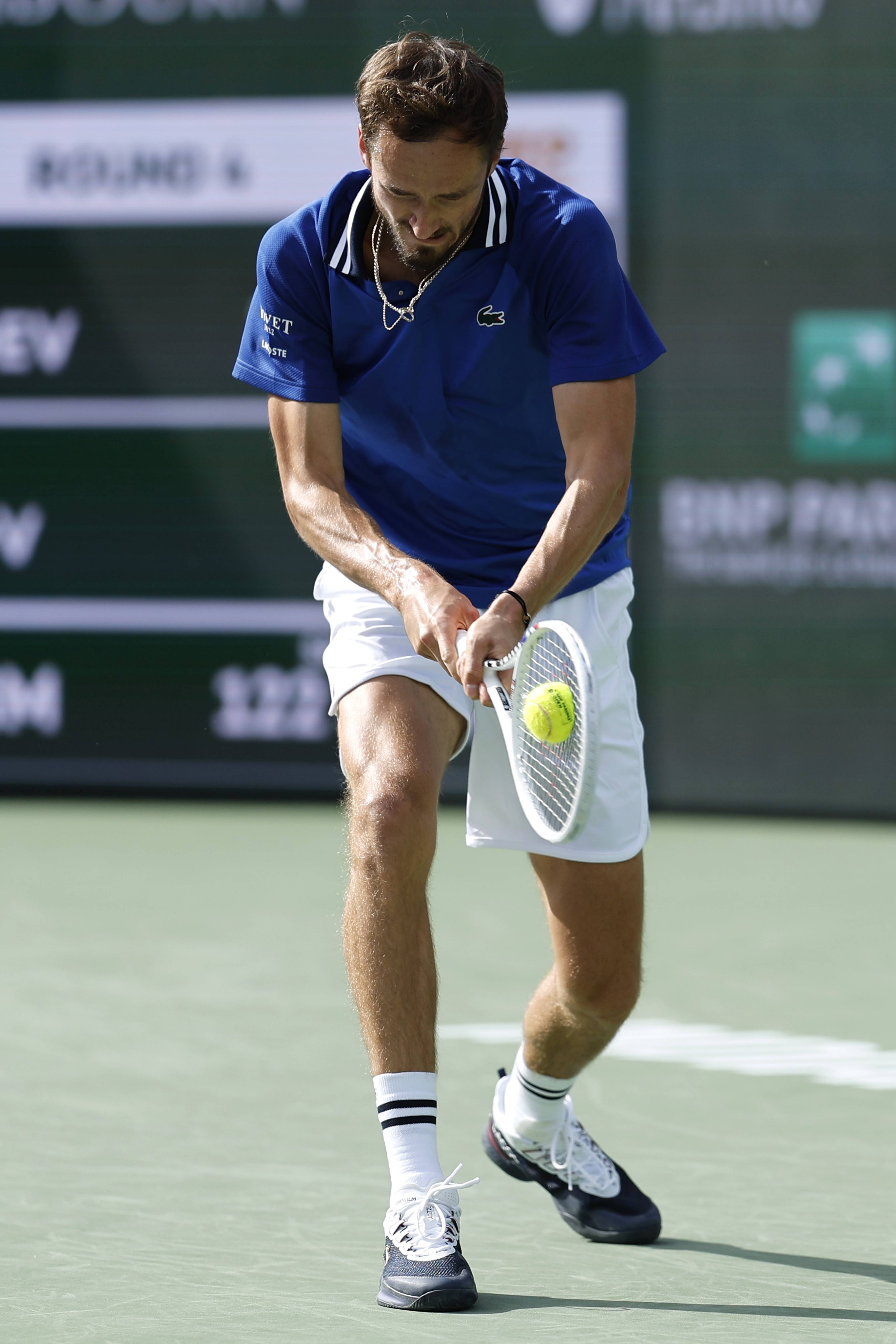 包含法国网球队强势西班牙网球队，梅德韦杰夫打破历史纪录的词条