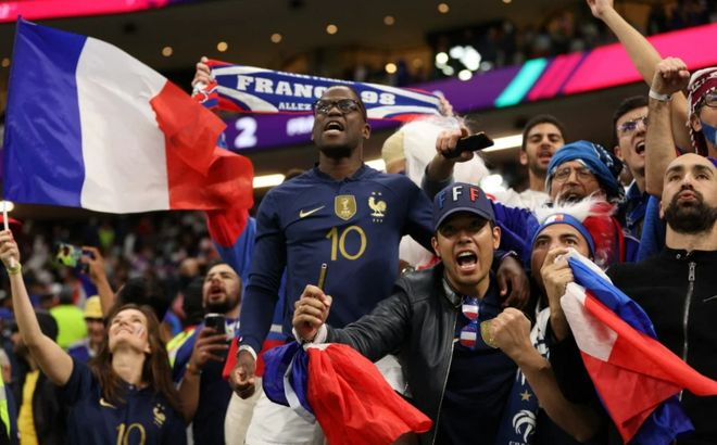 包含法国鏖战摩洛哥，莱万刷新纪录的词条