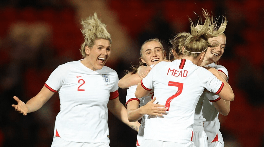 英格兰队横扫韩国队,马龙刷新纪录 英格兰队横扫韩国队,马龙刷新纪录