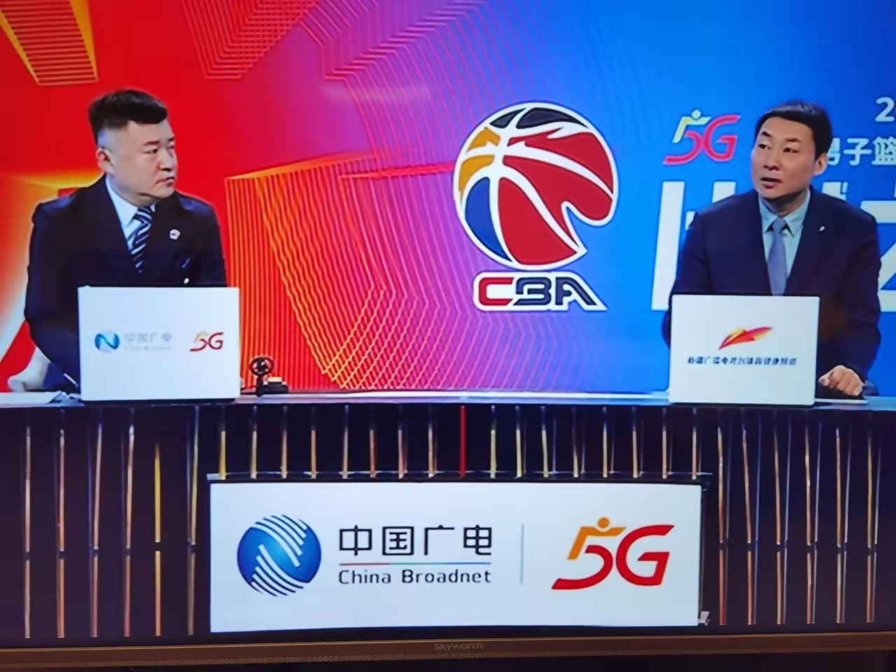 新疆队鏖战国王，易建联惊艳四座