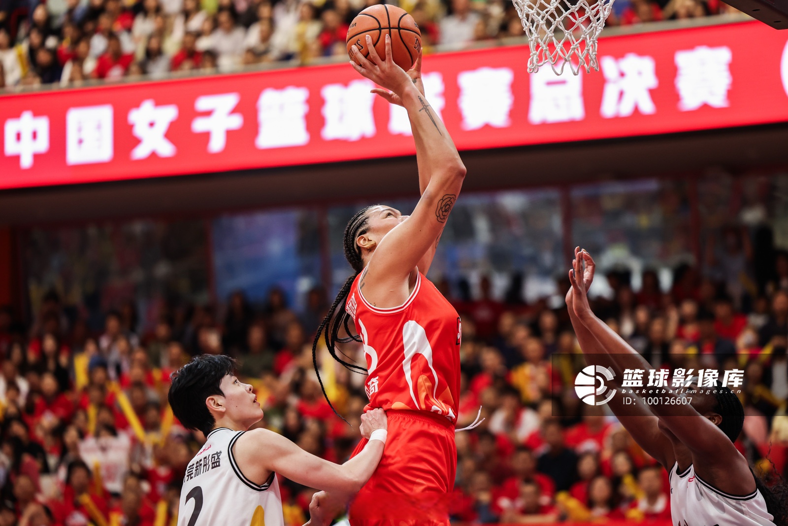 四川队在比赛中击败对手，实力有目共睹