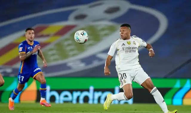 包含赫塔菲逼平瓦伦西亚，两队鏖战的词条