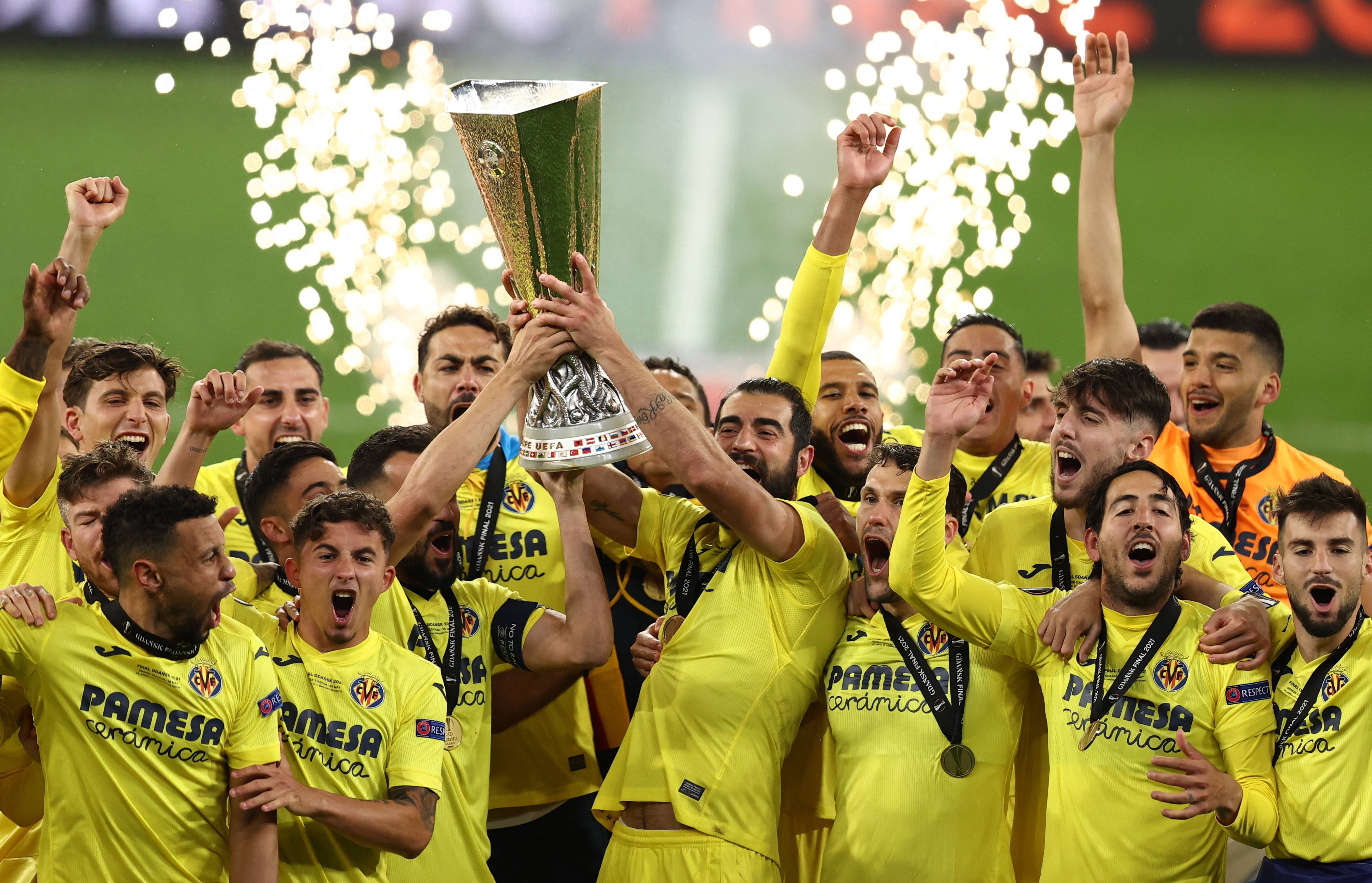 紧张氛围笼罩欧冠赛场，球队士气高涨的简单介绍