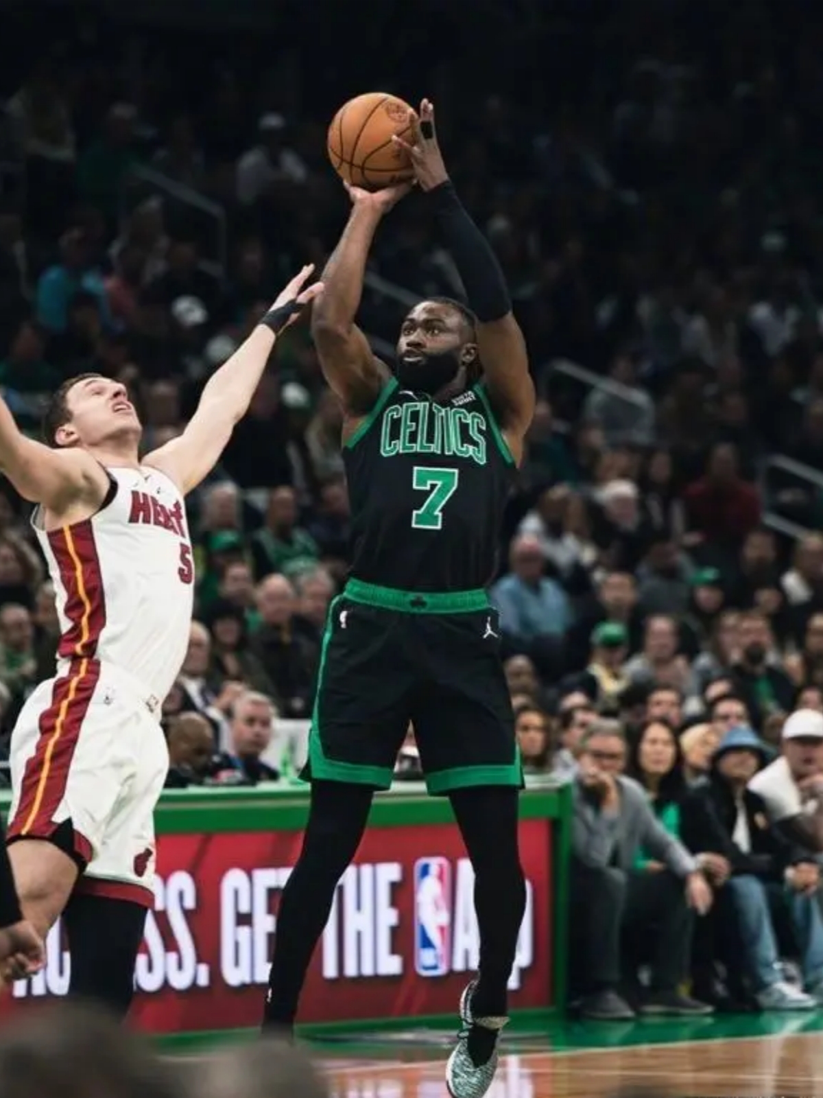 山西队翻盘凯尔特人，詹姆斯状态火热的简单介绍