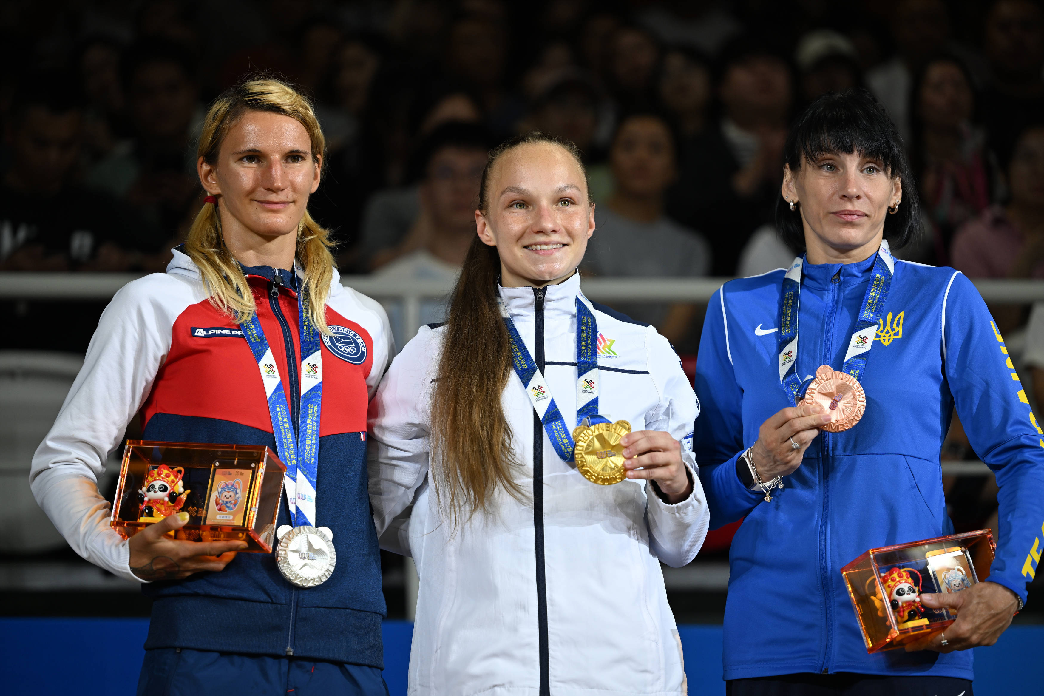 包含克巴之外女子射箭选手射中百发百中，夺牌的词条