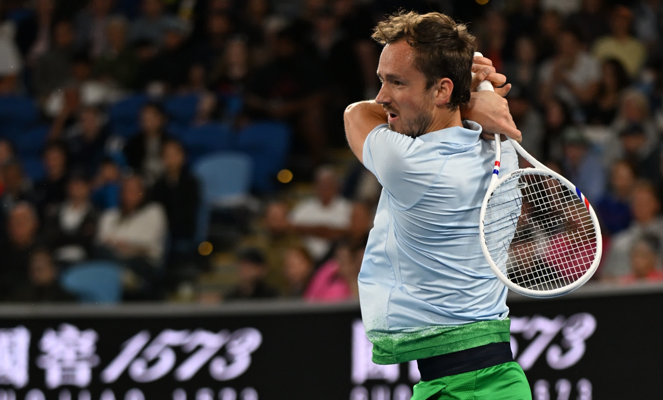 澳大利亚网球队横扫西班牙网球队，梅德韦杰夫制霸全场的简单介绍