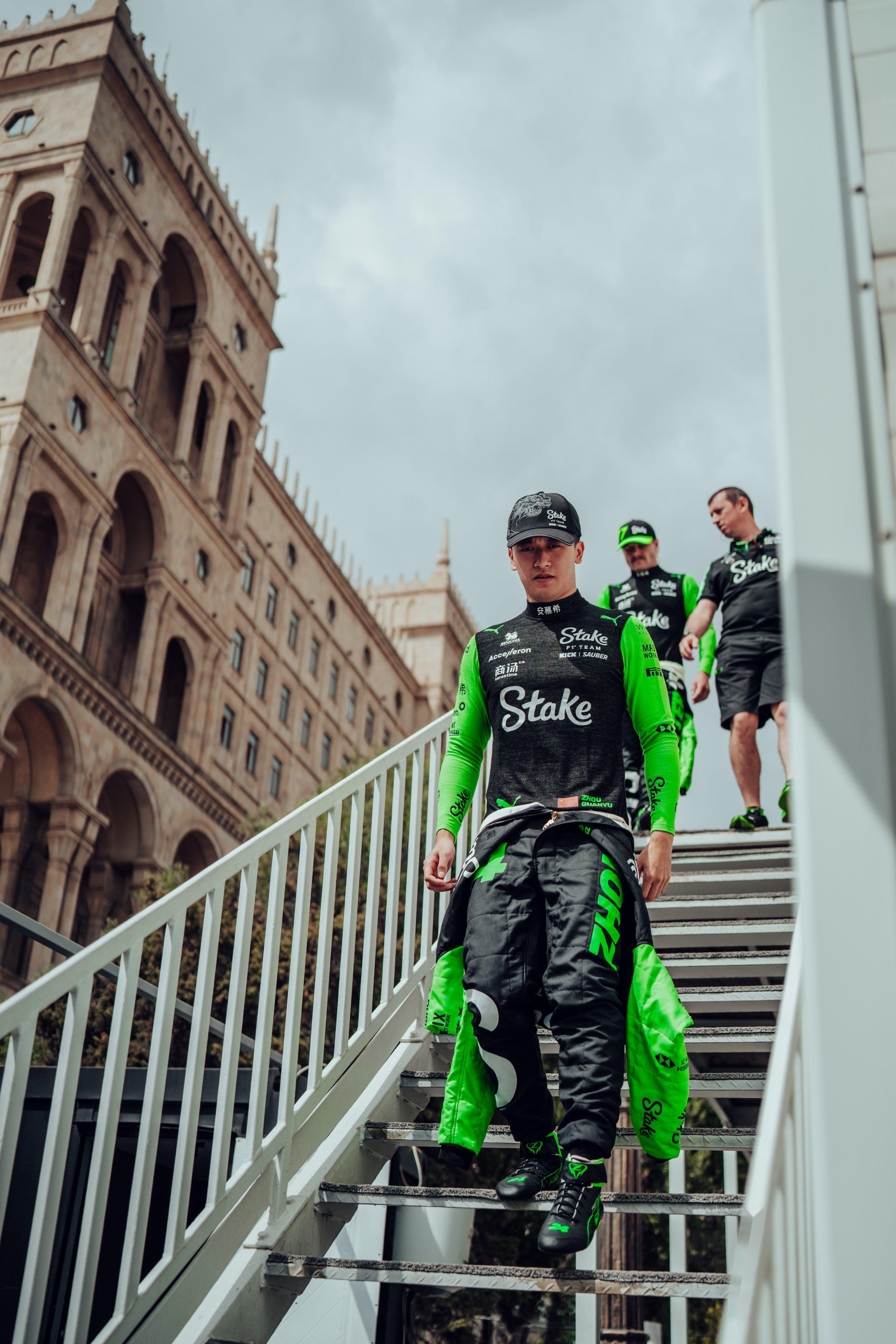 包含索伯车队翻盘哈斯车队，周冠宇状态火热的词条