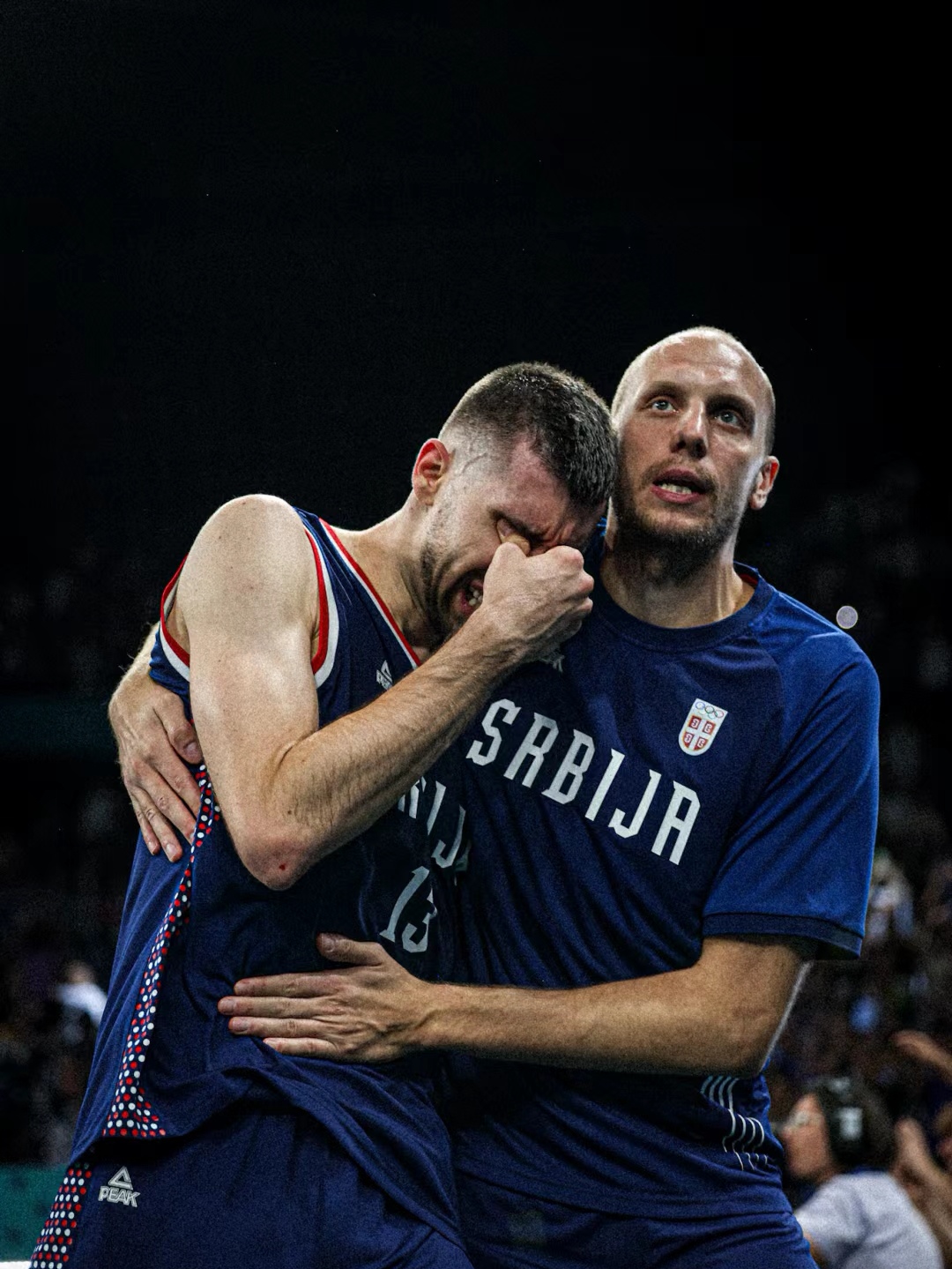 意大利男篮强势塞尔维亚男篮，戈贝尔送出助攻