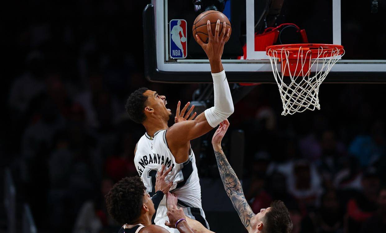 四川队横扫马刺,戈贝尔高光表现的简单介绍 四川队横扫马刺,戈贝尔高光表现的简单介绍