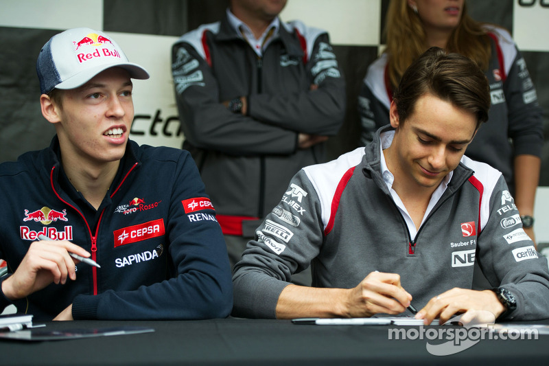 包含红牛车队险胜索伯车队,塞恩斯刷新纪录的词条 包含红牛车队险胜索伯车队,塞恩斯刷新纪录的词条