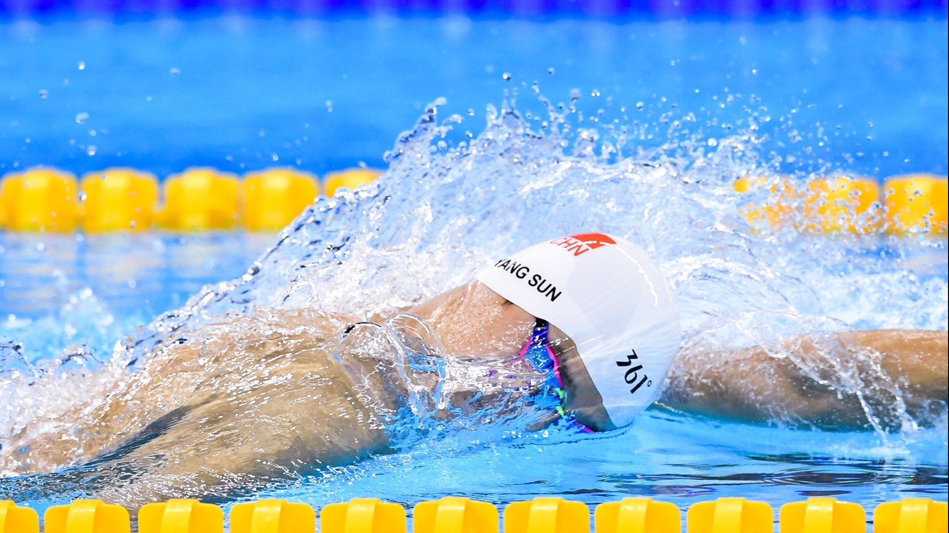 穆勒爆发点燃黄潜争冠雄心,战术革新力克比利时军团