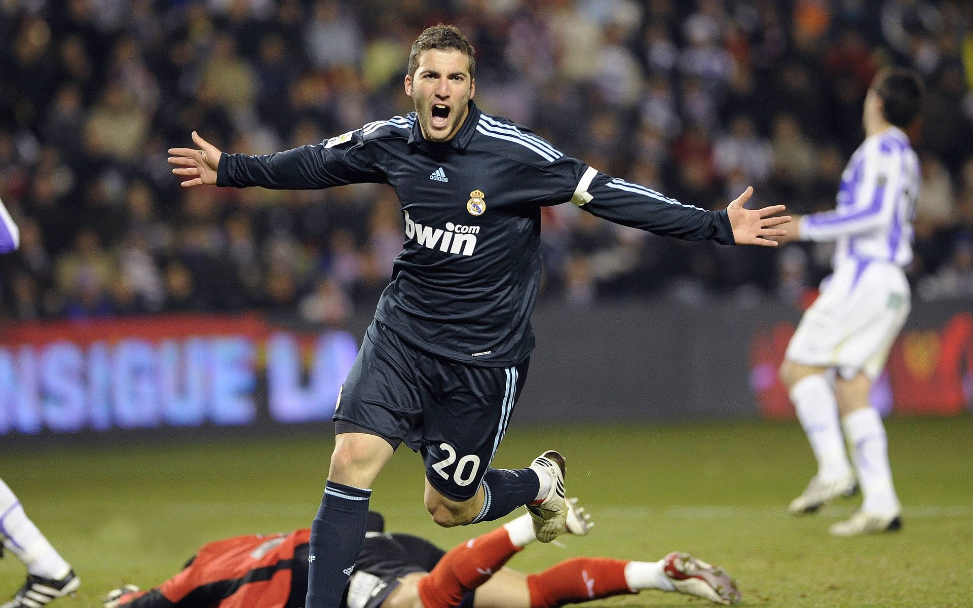 奥运周期关键战之夜，小贾伦赛后评分拉满的背后